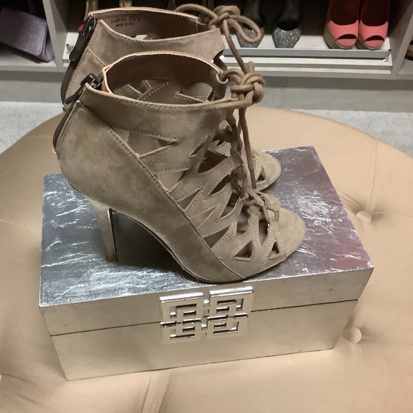 Chinese Laundry Taupe Suede Heels size 7 - Picture 2 of 4
